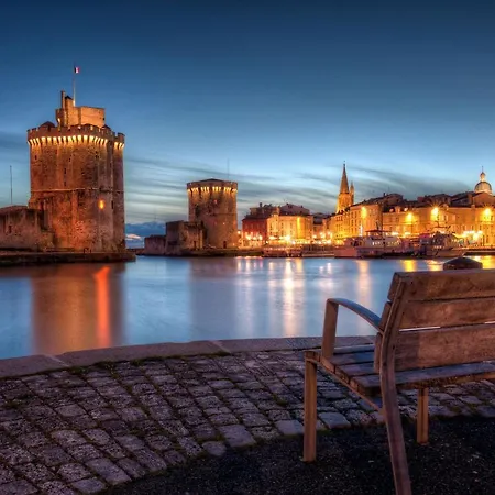 Apartman L'oasis Marin Lumineux Et Cosy A Deux Pas Du Vieux Marche Dans L'hyper Centre De Avec Tv Et Wifi La Rochelle