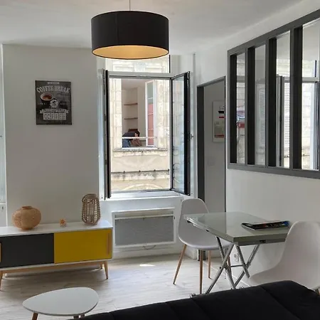 L'oasis Marin Meuble, Lumineux Et Cosy A 1min A Pied Du Marche Dans L'hyper Centre De La Rochelle Avec Tv Et Wifi *